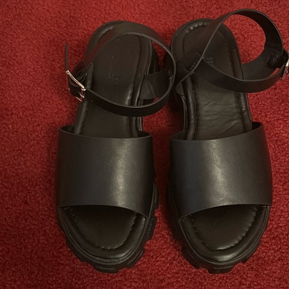 ARDENE HEELED SANDALS - Picture 1 of 4